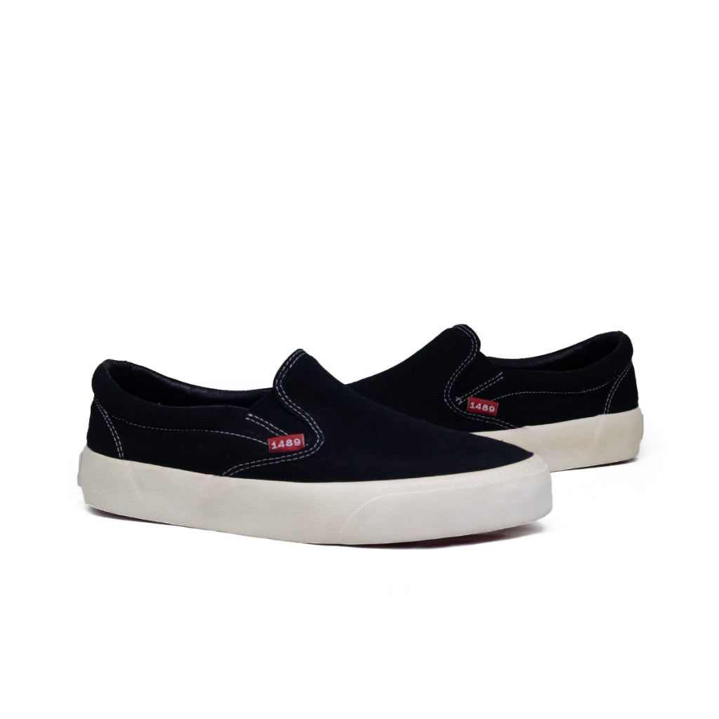 Slip On Black White